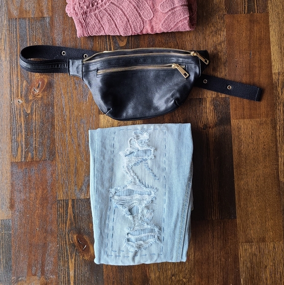 HOLLISTER | Light Wash Medium Rise Crop Denim Jeans - 24x31 - Picture 2 of 2